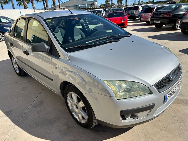 FORD FOCUS TREND 1.6 AUTO SALOON SPANISH LHD IN SPAIN 83000 MILES SUPER 2005